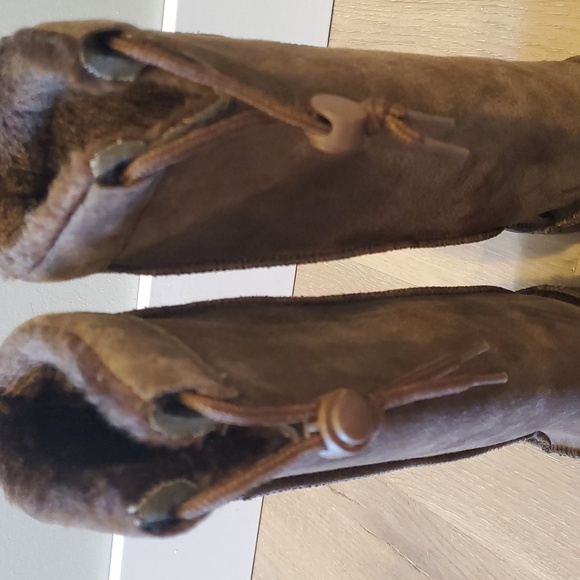 Skechers Brown Leather Fur lined Winter Boot. Size 7 - Picture 8 of 10